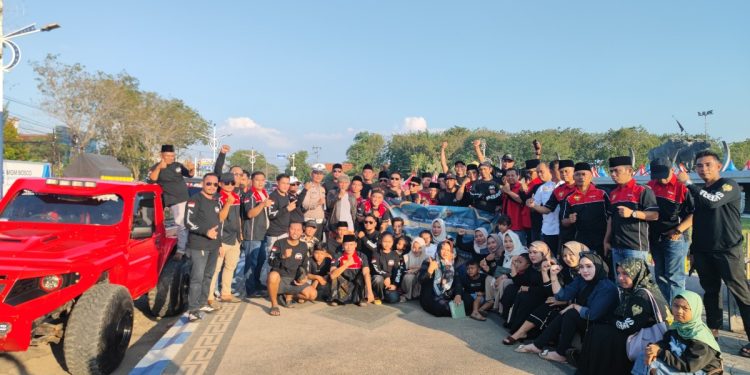 Solidaritas Empat Kabupaten, Komunitas Sakera Madura dan Madas Sedarah Berbagi Takjil di Alun-Alun Trunojoyo Sampang
