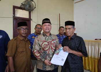 Ayah Wa Salurkan Jadup Kepada 625 KK Penyintas Banjir di Kecamatan Sawang